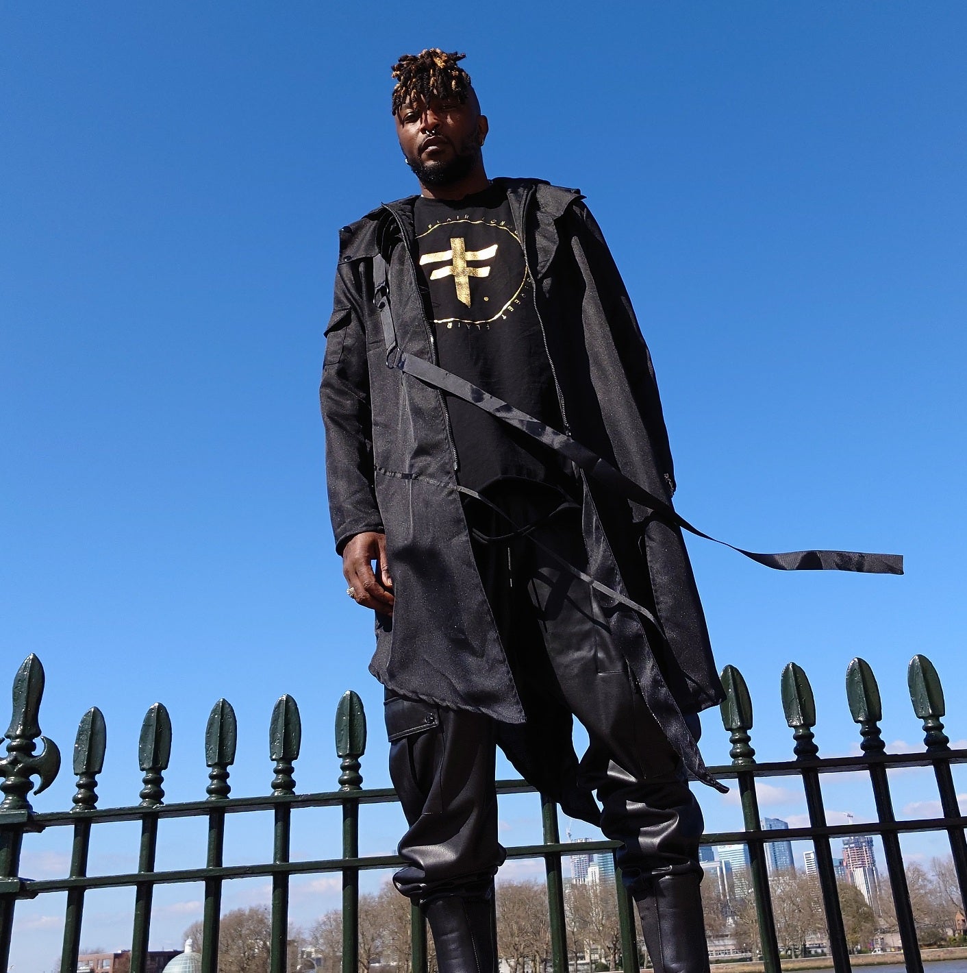 Black & Gold Circle Logo T