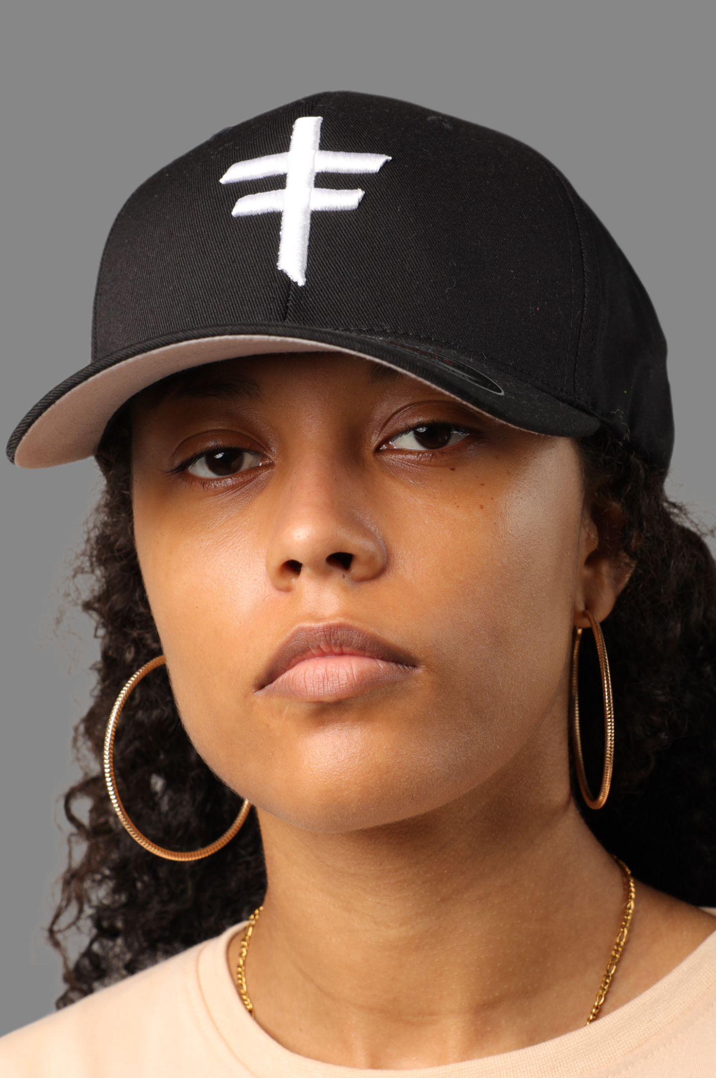 XL - XXL FITTED CAP ( Black & White)