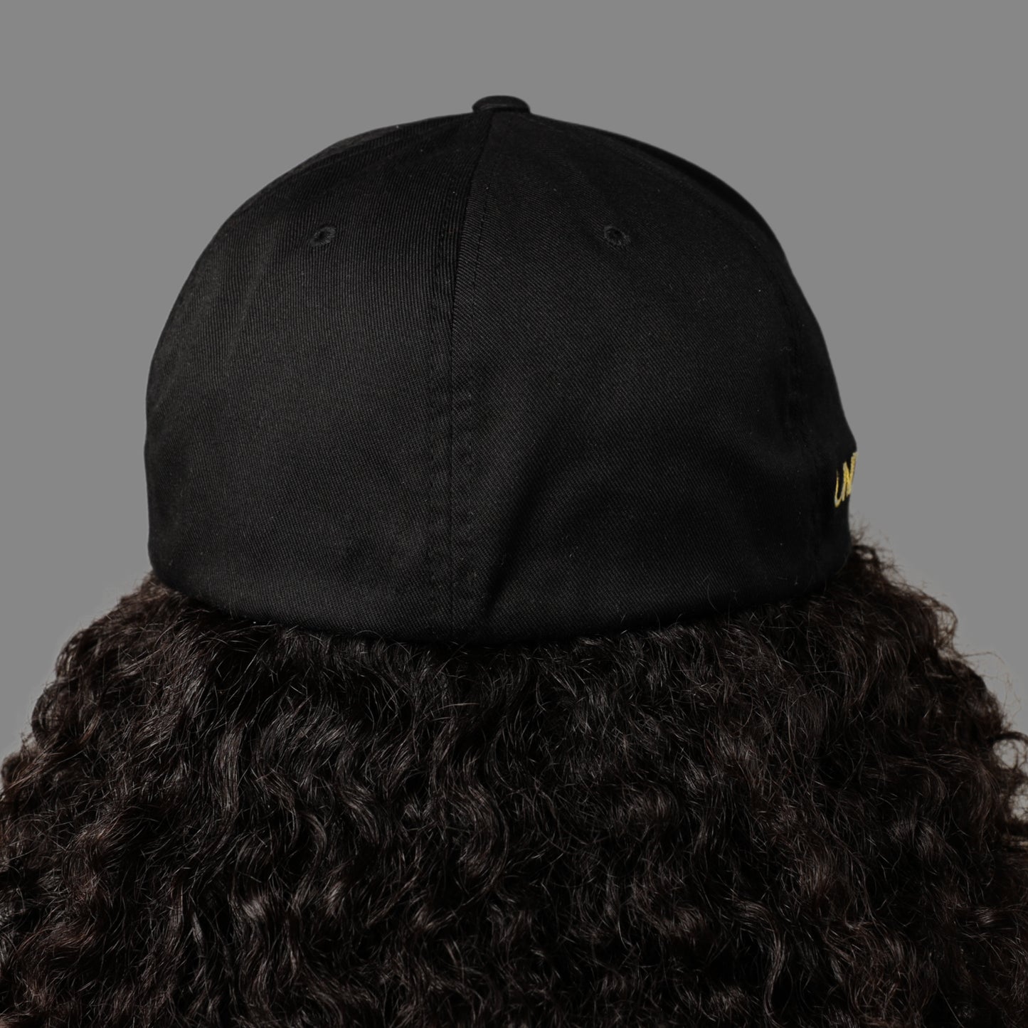 XL - XXL FITTED CAP ( Black & Gold)